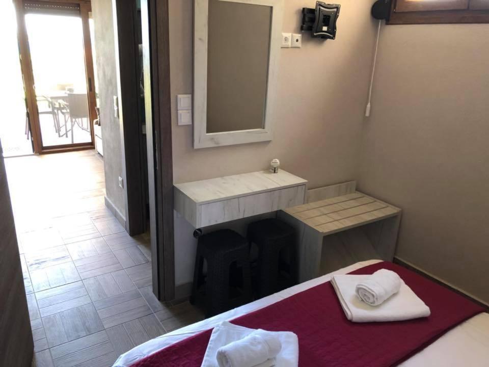 Thealos Rooms 보우르보우로우 외부 사진