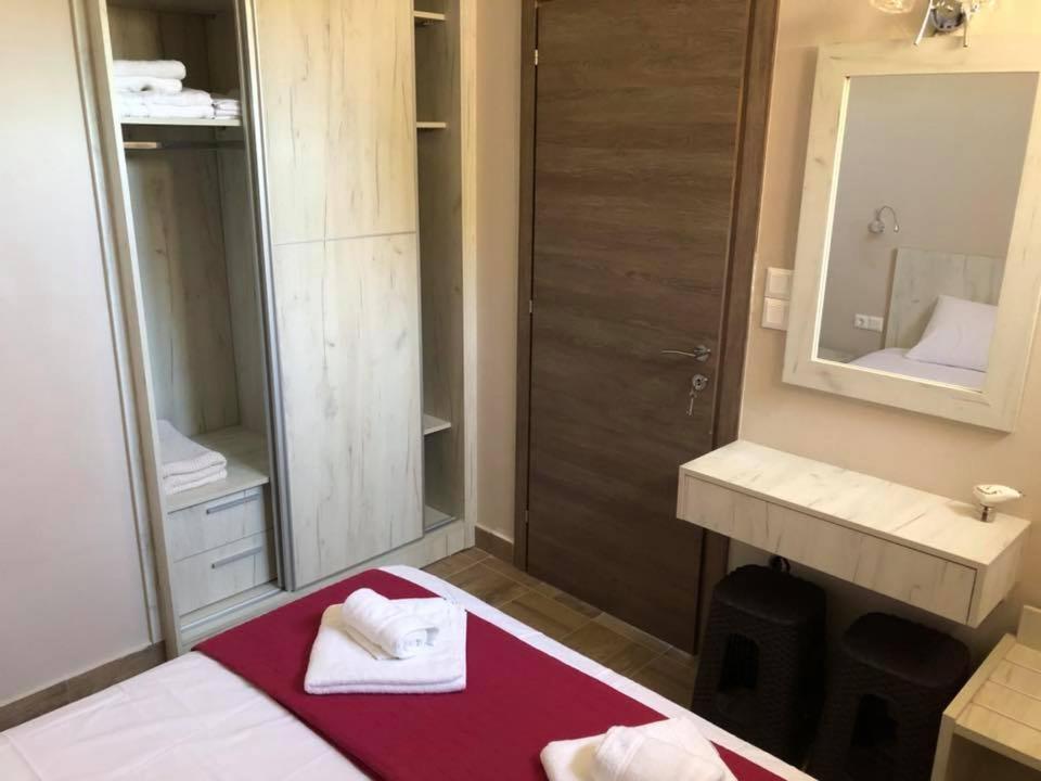 Thealos Rooms 보우르보우로우 외부 사진