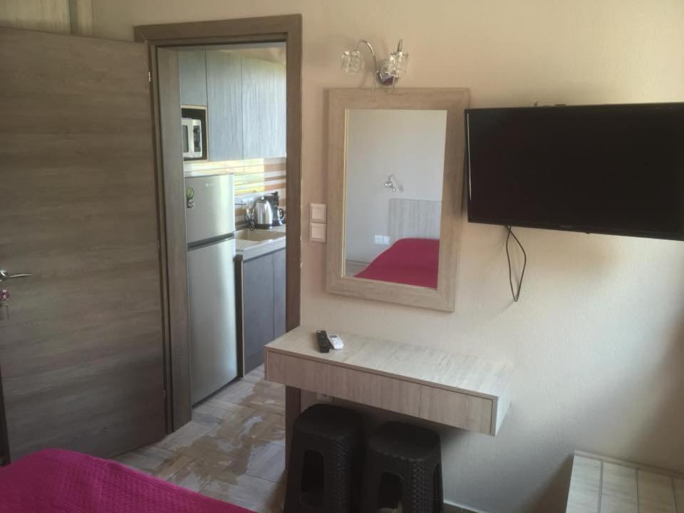Thealos Rooms 보우르보우로우 외부 사진